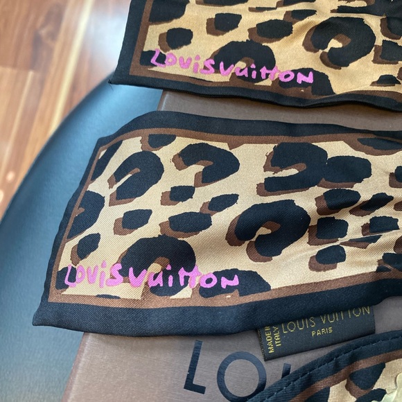 Louis Vuitton lock and key with chain - Picture 3 of 3